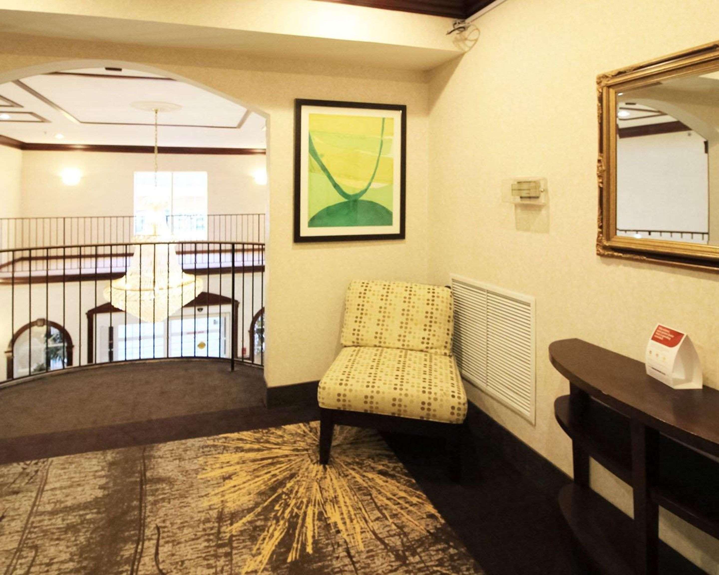 נורת' ברונסוויק Comfort Suites Near University מראה חיצוני תמונה