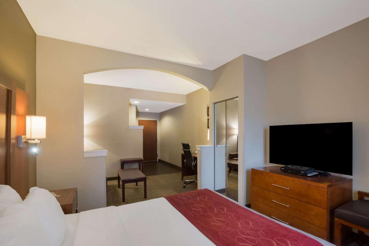 נורת' ברונסוויק Comfort Suites Near University מראה חיצוני תמונה